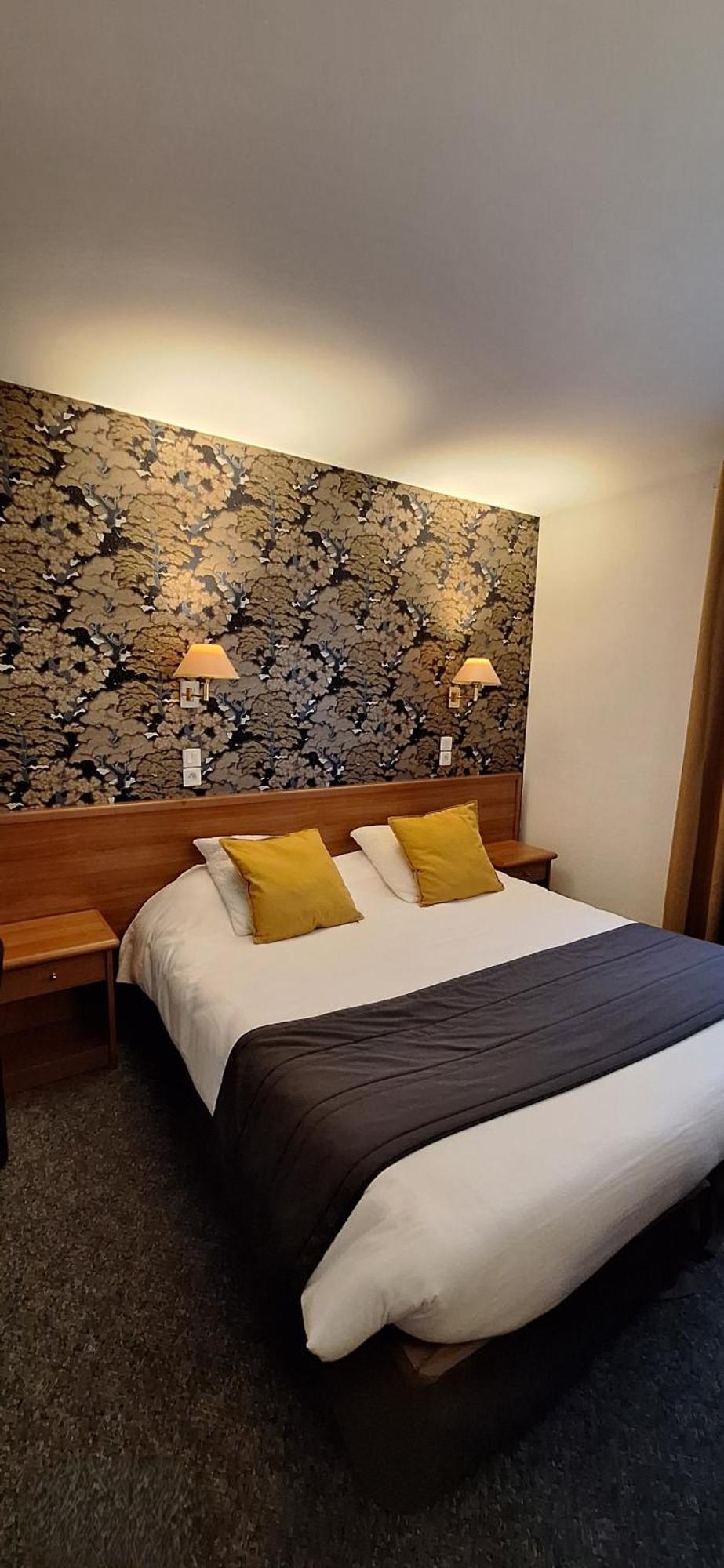 Brit Hotel Le Cygne Saint-Hilaire-du-Harcouët Zewnętrze zdjęcie