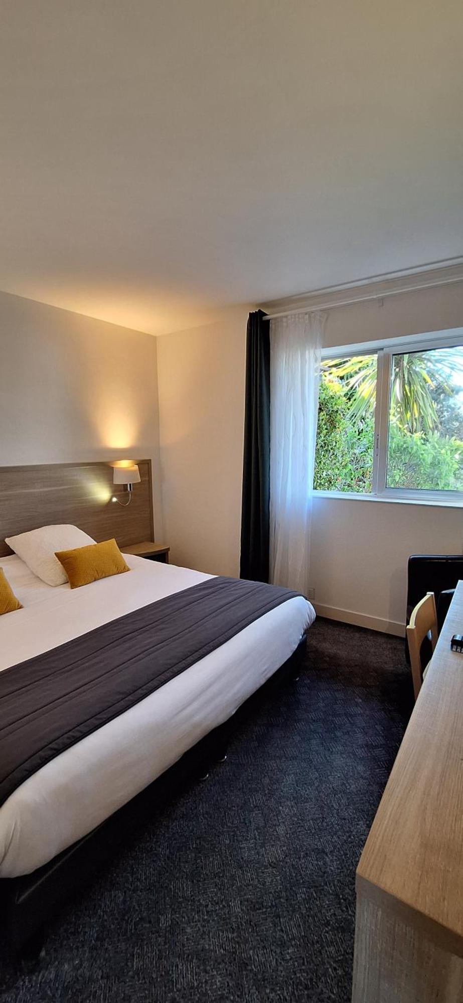 Brit Hotel Le Cygne Saint-Hilaire-du-Harcouët Zewnętrze zdjęcie