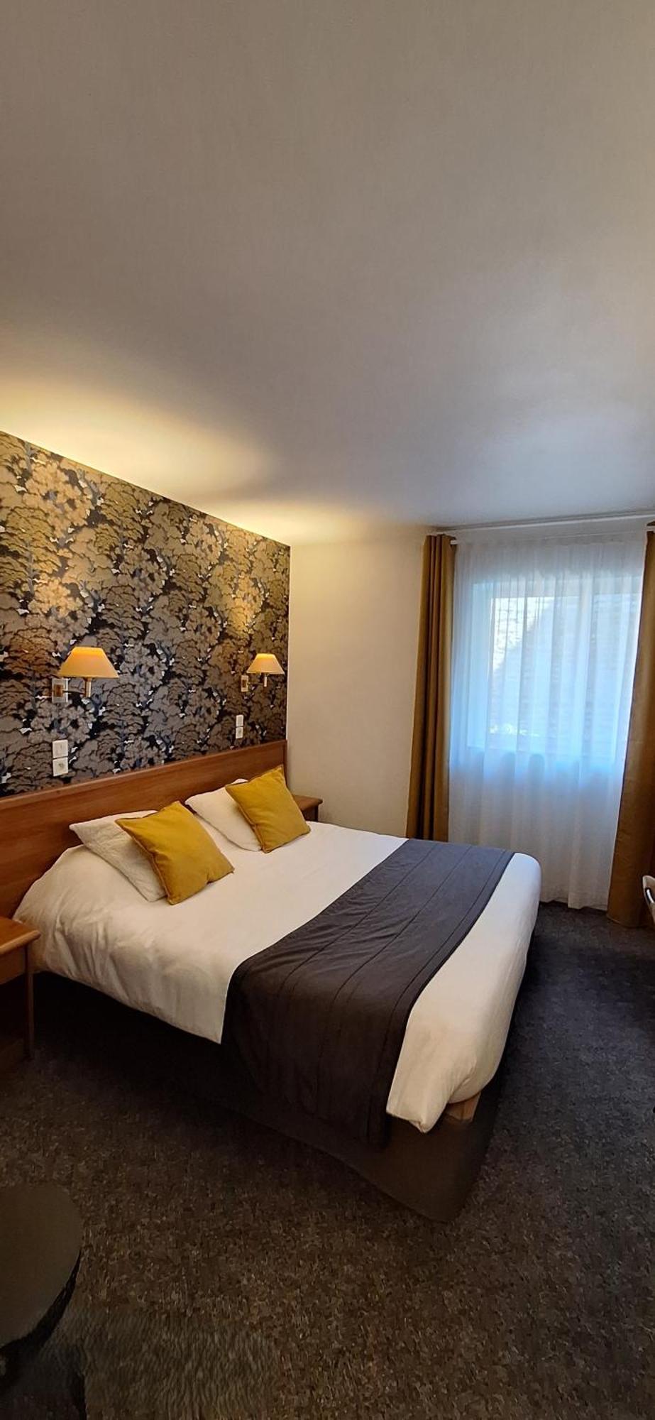 Brit Hotel Le Cygne Saint-Hilaire-du-Harcouët Zewnętrze zdjęcie